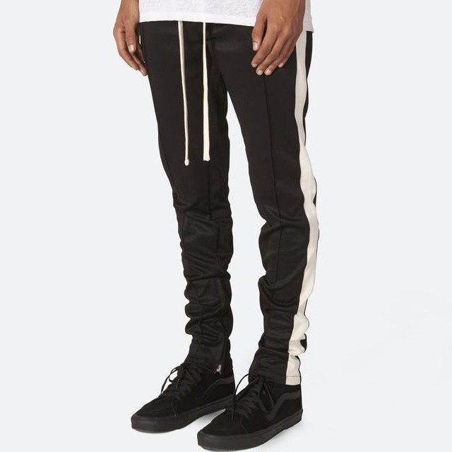 FEAR OF GOD(フィアオブゴッド)のmnml 新品、未開封品
TRACK PANTS-black
XSサイズ メンズのパンツ(その他)の商品写真