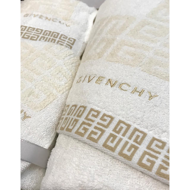 GIVENCHY(ジバンシィ)の☆ SODA様☆  ジバンシィ タオル セット インテリア/住まい/日用品の日用品/生活雑貨/旅行(タオル/バス用品)の商品写真