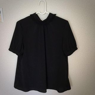 ドットアンドストライプスチャイルドウーマン(Dot&Stripes CHILDWOMAN)のフリル付き黒ブラウス(シャツ/ブラウス(半袖/袖なし))