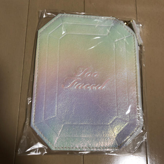 Too Faced(トゥフェイス)のノベルティ ポーチ Too Faced コスメ/美容のベースメイク/化粧品(その他)の商品写真