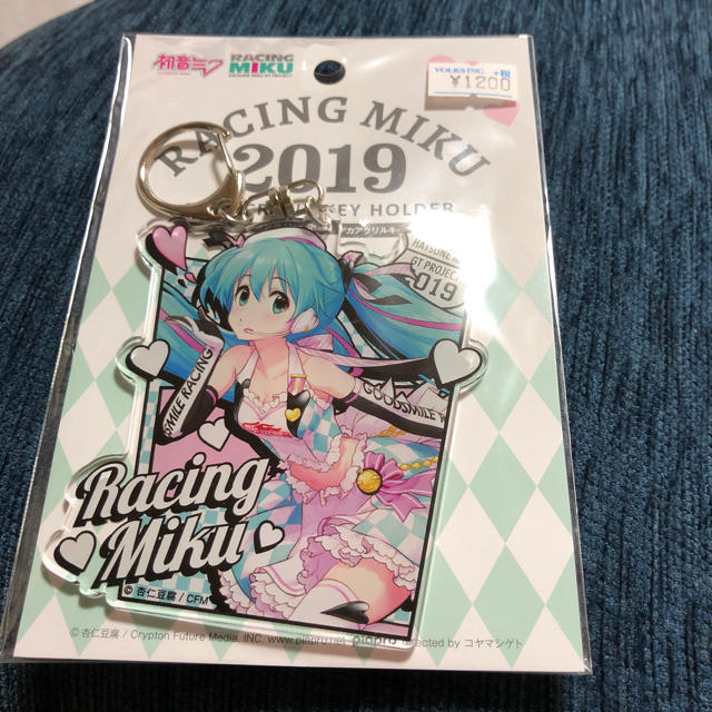 Gift(ギフト)のracing miku 2019 デカアクリルキーホルダー エンタメ/ホビーのアニメグッズ(キーホルダー)の商品写真