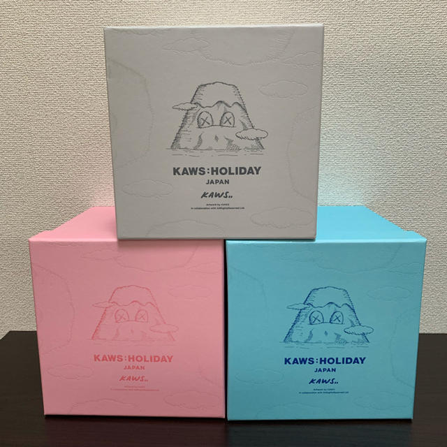 今ならほぼ即納! JAPAN holiday KAWS 3体 - TOY MEDICOM 8 Plush Fuji