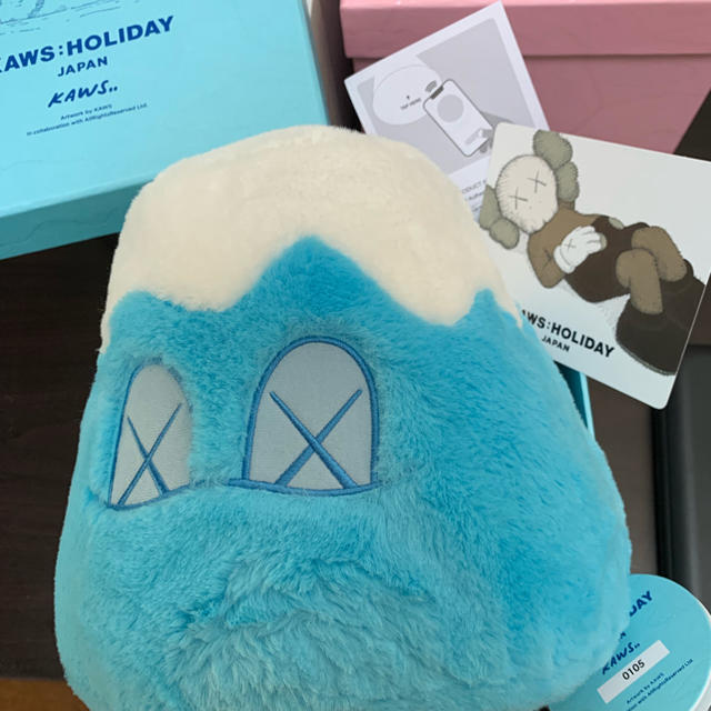 3体 KAWS holiday JAPAN 8 Mount Fuji Plush 3