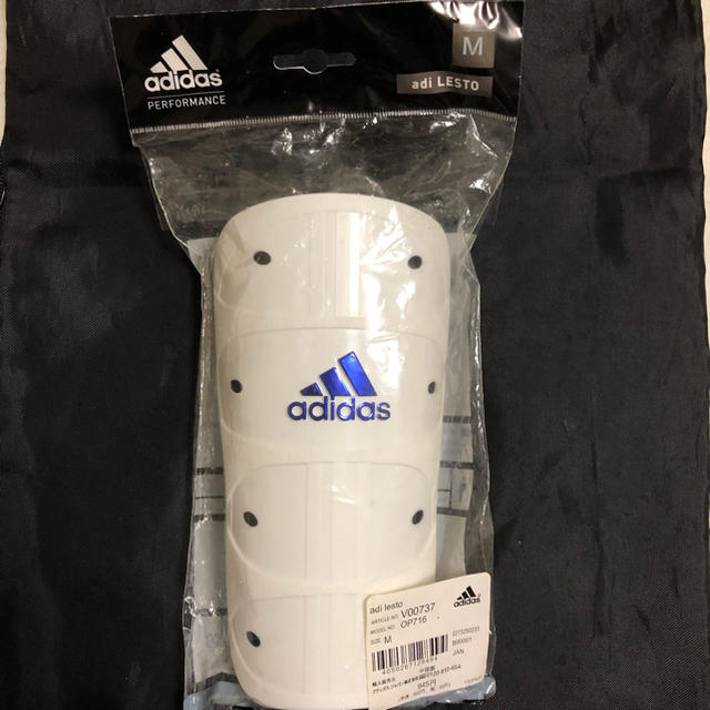 adidas(アディダス)のアディダス レガース ホワイト スポーツ/アウトドアのサッカー/フットサル(その他)の商品写真