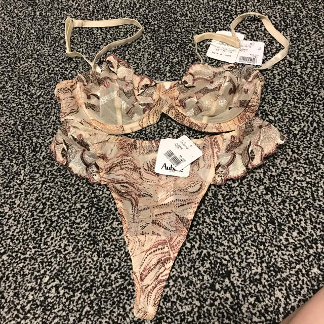 LA PERLA(ラペルラ)のオーバドゥAubade上下セットNoisetteハーフカップB85 タンガ1 レディースの下着/アンダーウェア(ブラ&ショーツセット)の商品写真