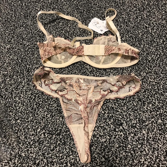 LA PERLA(ラペルラ)のオーバドゥAubade上下セットNoisetteハーフカップB85 タンガ1 レディースの下着/アンダーウェア(ブラ&ショーツセット)の商品写真