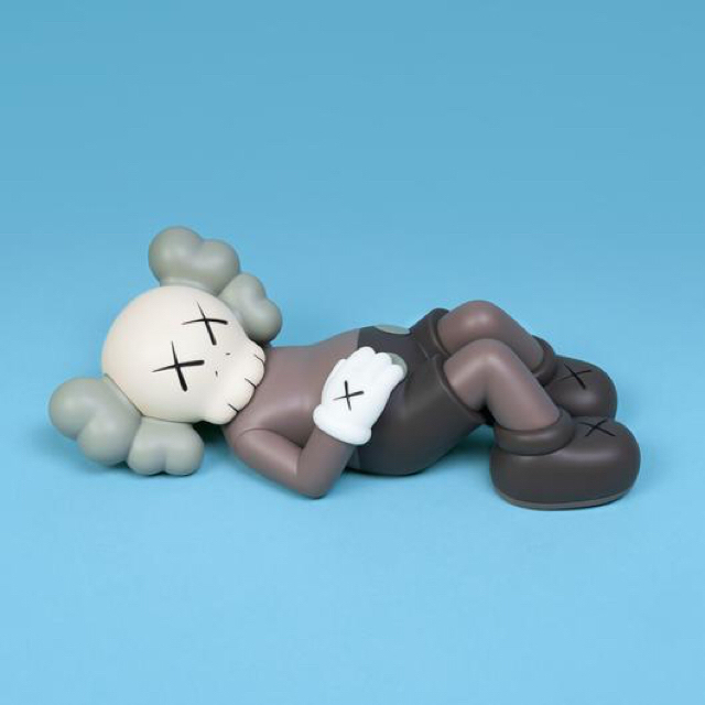 MEDICOM TOY(メディコムトイ)のKAWS HOLIDAY JAPAN 9.5" Vinyl Figures エンタメ/ホビーのおもちゃ/ぬいぐるみ(ぬいぐるみ)の商品写真