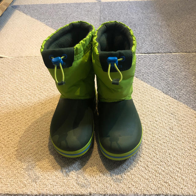 crocs(クロックス)のcrocs グリーン スノーブーツ キッズ 子供 雪遊び キッズ/ベビー/マタニティのキッズ靴/シューズ(15cm~)(ブーツ)の商品写真