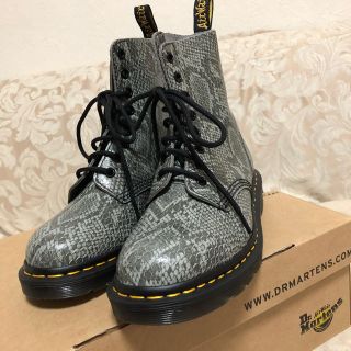 ドクターマーチン(Dr.Martens)のお値下げ★新品未使用★Dr.Martin 【PASCAL】ライトグレー★8ホール(ブーツ)