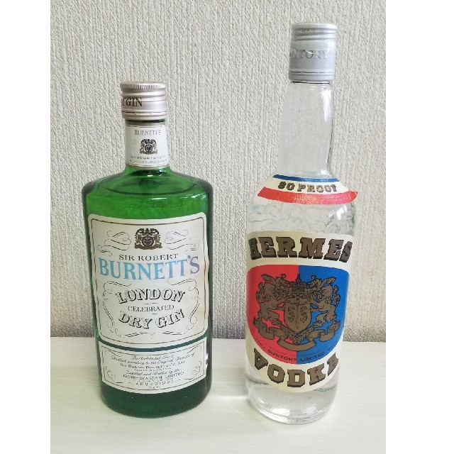 ★専用【古酒　未開栓】エルメスウォッカ &ドライジン　セット　1980年代 食品/飲料/酒の酒(蒸留酒/スピリッツ)の商品写真