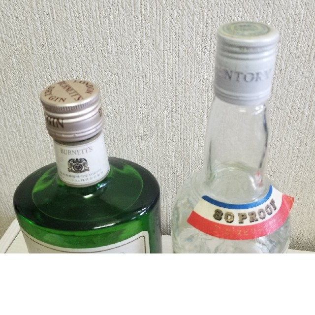 ★専用【古酒　未開栓】エルメスウォッカ &ドライジン　セット　1980年代 食品/飲料/酒の酒(蒸留酒/スピリッツ)の商品写真