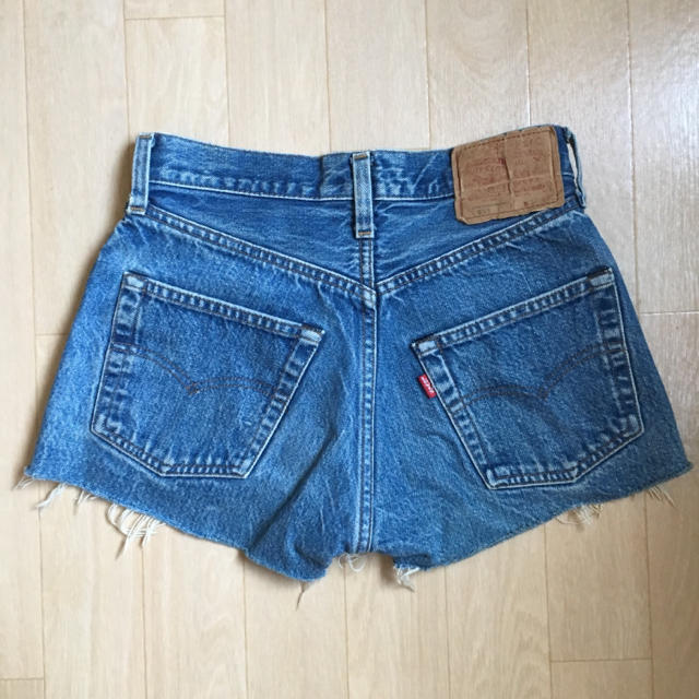 【処分価格・美品】Levi's カットオフストレッチジーンズ【W31・ブラック】