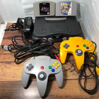 ニンテンドウ64(NINTENDO 64)の【中古】 ニンテンドー 64 ソフト2つ付き(家庭用ゲーム機本体)