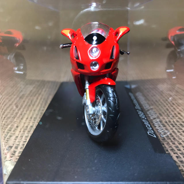 Ducati(ドゥカティ)のドゥカティ999 ミニチュアクリアケース付き エンタメ/ホビーのおもちゃ/ぬいぐるみ(ミニカー)の商品写真