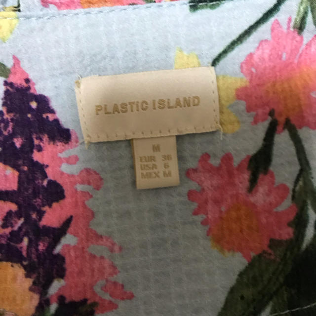 plastic island新品同様花柄のワンピース、5％クーポン レディースのワンピース(ひざ丈ワンピース)の商品写真