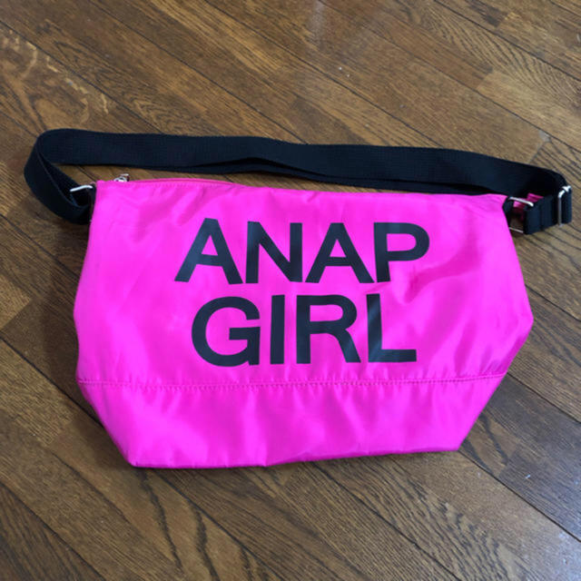 ANAP(アナップ)のANAPGiRL ネオンカラー ボディバッグ ピンク ブラック ショルダーバッグ キッズ/ベビー/マタニティのこども用バッグ(トートバッグ)の商品写真