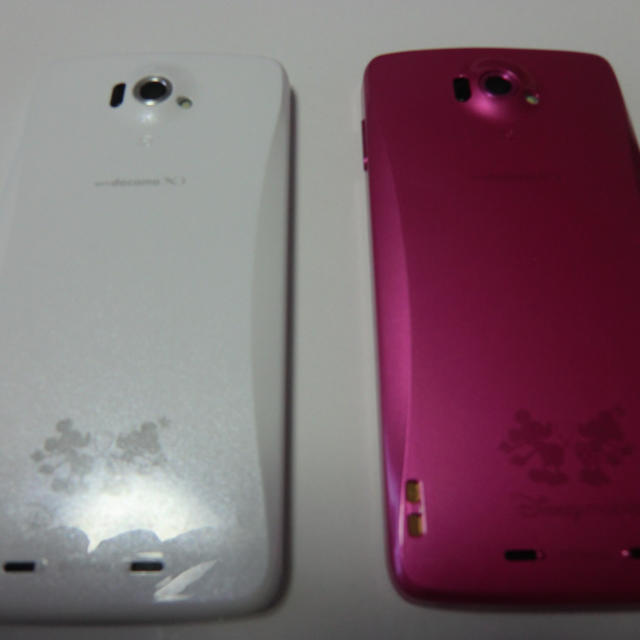 NEC(エヌイーシー)のDisney Mobile N-03E 2台 スマホ/家電/カメラのスマートフォン/携帯電話(スマートフォン本体)の商品写真