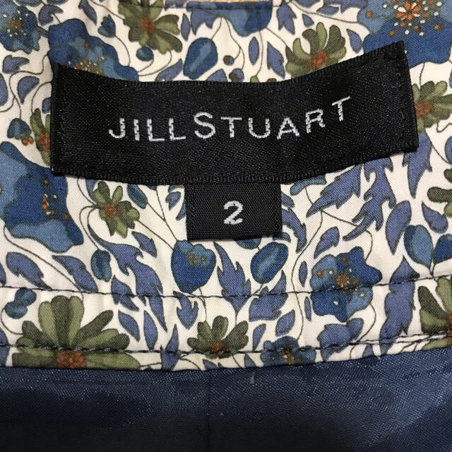 JILLSTUART(ジルスチュアート)の専用です★美品　リバティ生地使用ジルスチュアートフレアショートパンツ　2(ML) レディースのパンツ(ショートパンツ)の商品写真