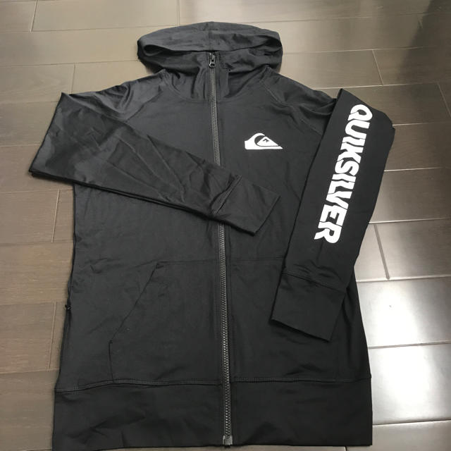 QUIKSILVER(クイックシルバー)のクイックシルバー ラッシュガード 新品未使用 メンズの水着/浴衣(水着)の商品写真