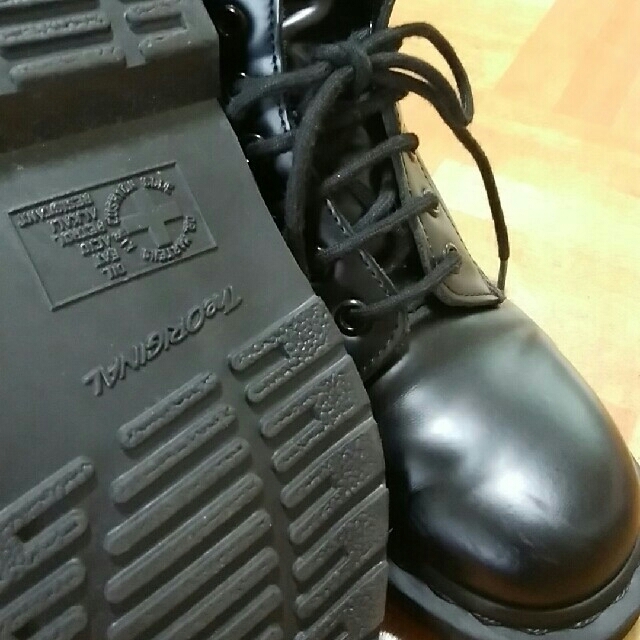 Dr.Martens(ドクターマーチン)のDr.Martens 8ホールブーツUK4オールブラック★美品 レディースの靴/シューズ(ブーツ)の商品写真