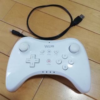 ニンテンドウ(任天堂)のWiiU PROコントローラー ケーブル付き(家庭用ゲーム機本体)