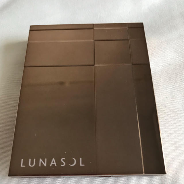 LUNASOL(ルナソル)のルナソル フェザリースモーキーアイズ 02 コスメ/美容のベースメイク/化粧品(アイシャドウ)の商品写真
