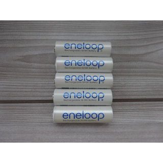 サンヨー(SANYO)の【eneloop】 単3形充電池×５本【エネループ】(その他)