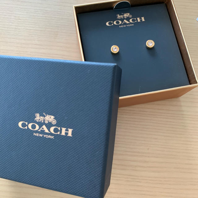 COACH(コーチ)の辻ヶ花様専用☆COACHピアス《新品未着用》 レディースのアクセサリー(ピアス)の商品写真