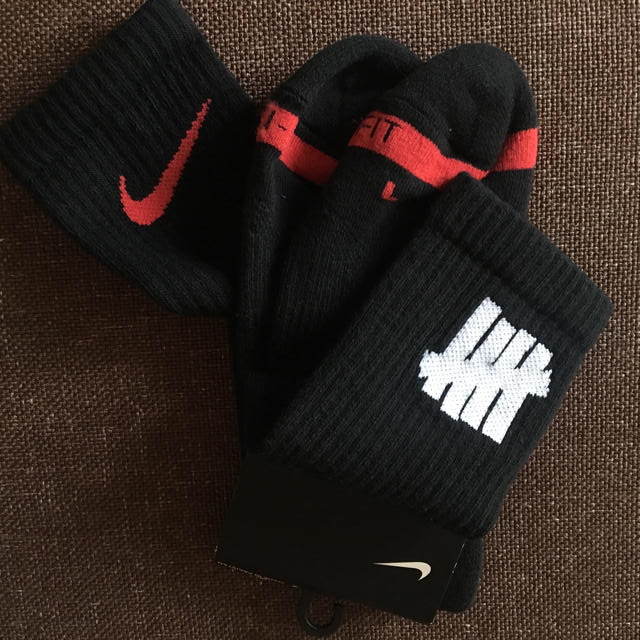 NIKE(ナイキ)のNIKE x UNDEFEATED SOCKS 靴下 メンズのレッグウェア(ソックス)の商品写真