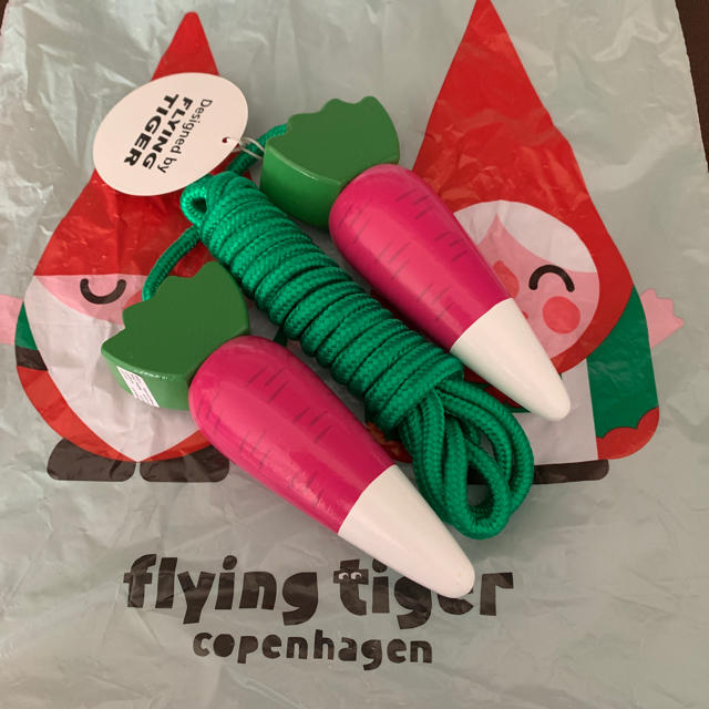 Flying Tiger Copenhagen(フライングタイガーコペンハーゲン)のフライングタイガー縄跳び スポーツ/アウトドアのトレーニング/エクササイズ(トレーニング用品)の商品写真