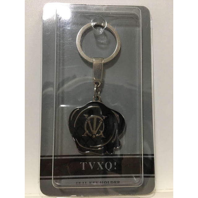 東方神起(トウホウシンキ)のTVXQ 東方神起 SEAL KEY HOLDER ブラック おまけ缶バッチ メンズのファッション小物(キーホルダー)の商品写真