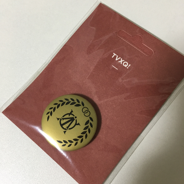 東方神起(トウホウシンキ)のTVXQ 東方神起 SEAL KEY HOLDER ブラック おまけ缶バッチ メンズのファッション小物(キーホルダー)の商品写真