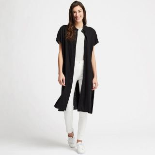 ユニクロ(UNIQLO)のリネンブレンドロングシャツ（半袖）ブラック・S(ひざ丈ワンピース)