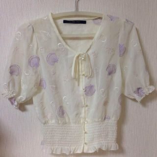 アンアナザーアンジェラス(an another angelus)の貝殻刺繍ブラウス(シャツ/ブラウス(半袖/袖なし))