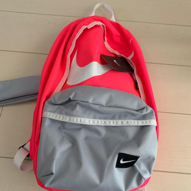 NIKE(ナイキ)のナイキ  ピンク カバン レディースのバッグ(リュック/バックパック)の商品写真