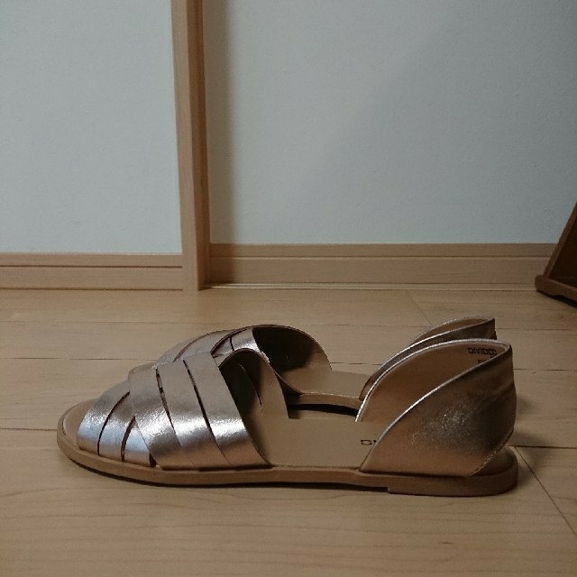 H&M(エイチアンドエム)のフラットサンダル レディースの靴/シューズ(サンダル)の商品写真