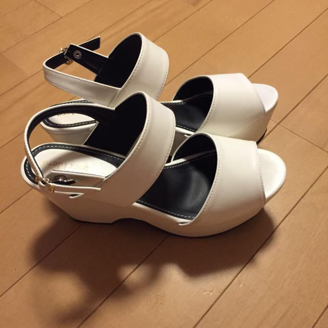 しまむら(シマムラ)の白のサンダル(いちご様お取り置き) レディースの靴/シューズ(サンダル)の商品写真