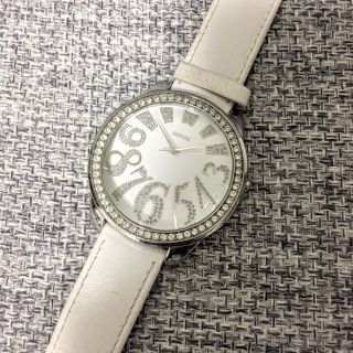 ゲス(GUESS)のGUESS 時腕計 レディース 白  ホワイト(腕時計)