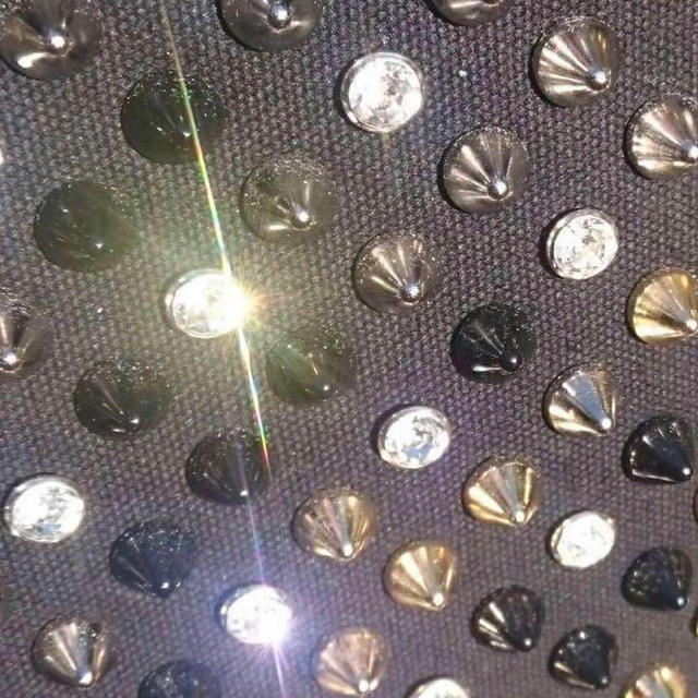 ラインストーン × スタッズコスメポーチ ブラック 全7カラー有り レディースのファッション小物(ポーチ)の商品写真