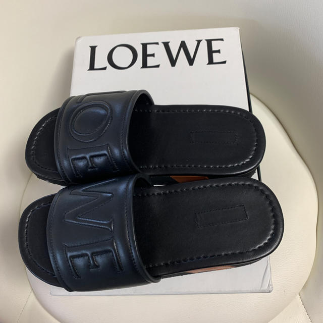 LOEWE(ロエベ)の☆人気アイテム☆【ロエベ】レザー シャワー サンダル スライド ロゴ 黒 レディースの靴/シューズ(サンダル)の商品写真