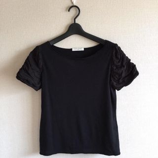 ユナイテッドアローズ(UNITED ARROWS)のアローズ♡クシュクシュ袖の黒いTシャツ(カットソー(半袖/袖なし))