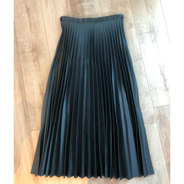 ZARA(ザラ)の専用❣️ZARA★メタリックモスグリーンプリーツスカート XS レディースのスカート(ロングスカート)の商品写真