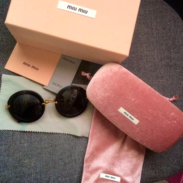 miumiu(ミュウミュウ)のmiu miu サングラス最終値下げ‼︎ レディースのファッション小物(サングラス/メガネ)の商品写真