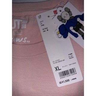 ユニクロ(UNIQLO)のユニクロ　KAＷＳ　ピンク　サイズ　ＸＬ(Tシャツ(半袖/袖なし))