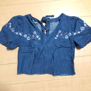 アメリカンイーグル(American Eagle)のAMERICAN EAGLE デニム地★花刺繍★大きめLサイズ！(Tシャツ(半袖/袖なし))