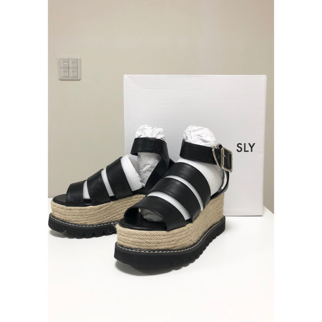 SLY(スライ)のSLY（スライ）サンダル 新品同様の美品✨ レディースの靴/シューズ(サンダル)の商品写真