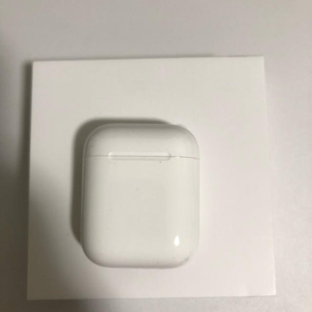 Apple(アップル)のAirpods 第2世代 スマホ/家電/カメラのオーディオ機器(ヘッドフォン/イヤフォン)の商品写真