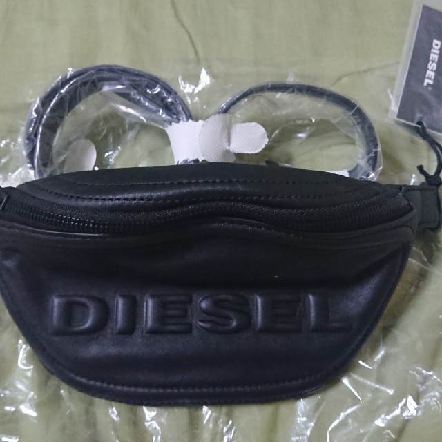 DIESEL(ディーゼル)のDIESEL ボディバック 本革 メンズのバッグ(ボディーバッグ)の商品写真