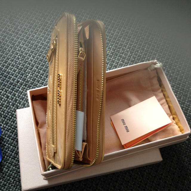 レディース miumiu miu長財布の通販 by aireen's shop｜ミュウミュウ 