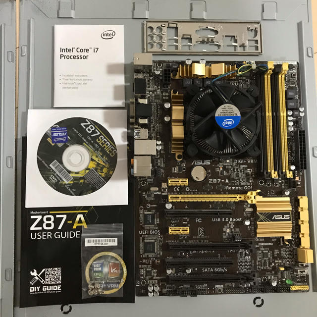 ASUS(エイスース)のASUS Z87-A マザーボード ＋ Intel Core i7-4770K スマホ/家電/カメラのPC/タブレット(PCパーツ)の商品写真